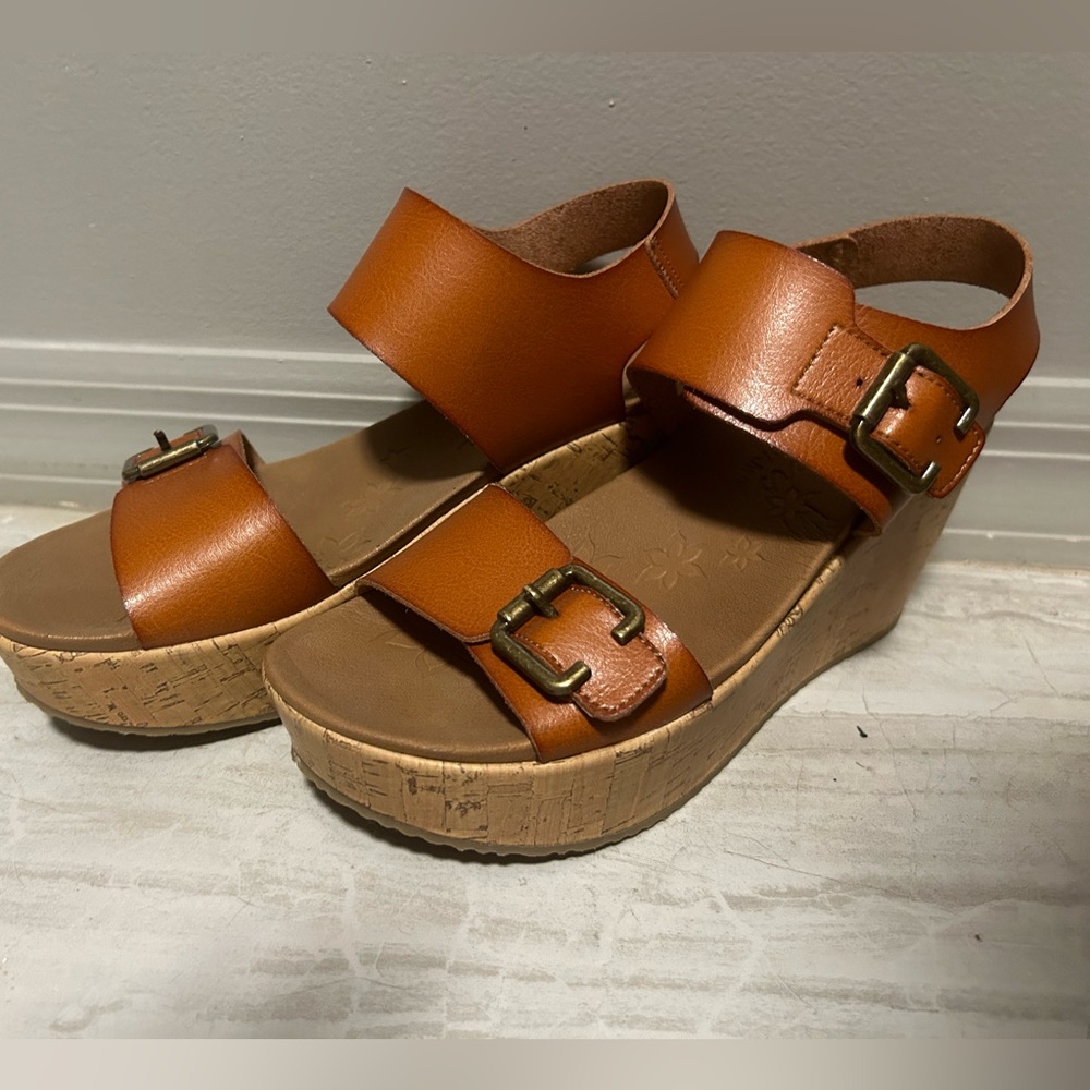 Sketcher platform sandals